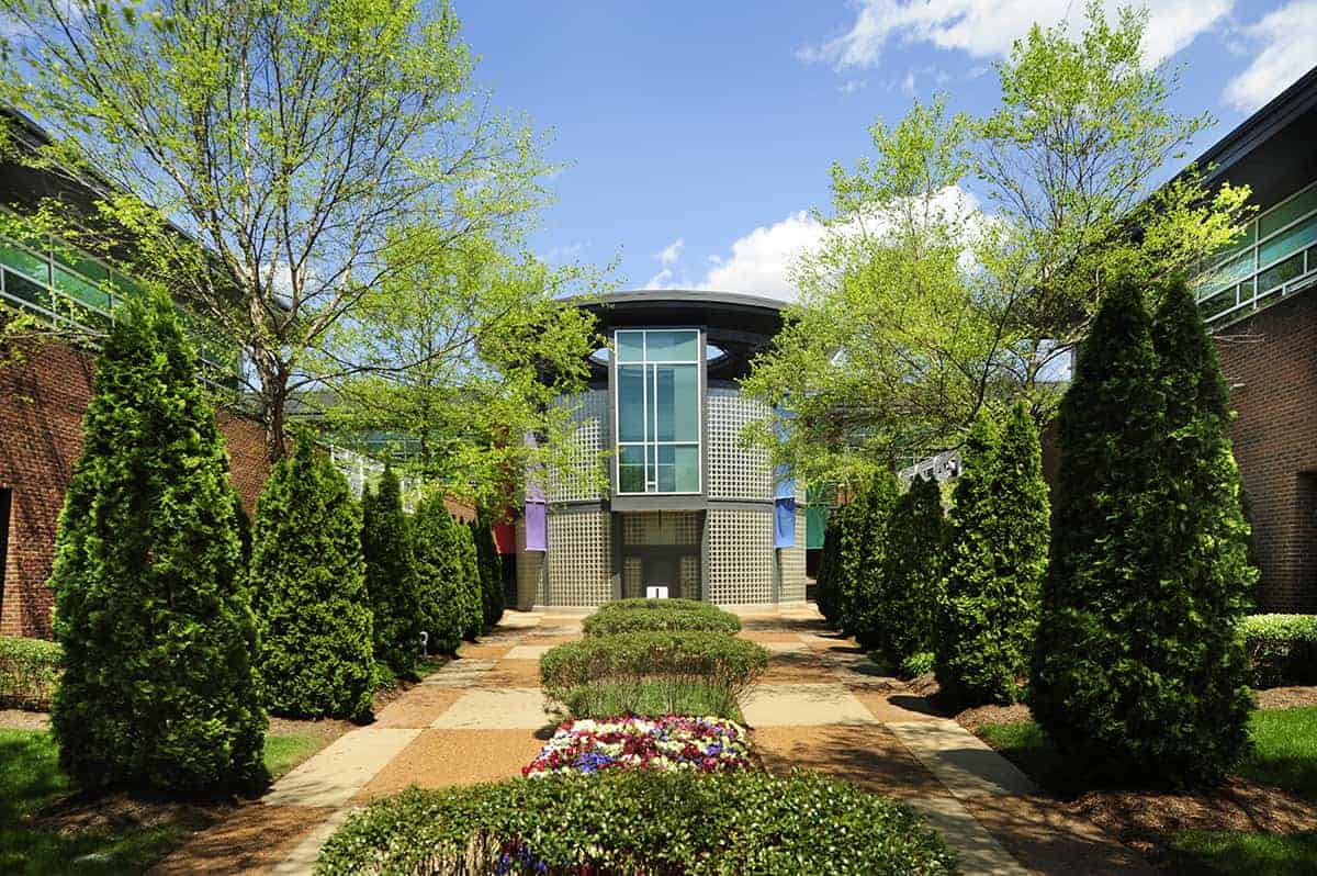 Dover Centre Courtyard - Image 2